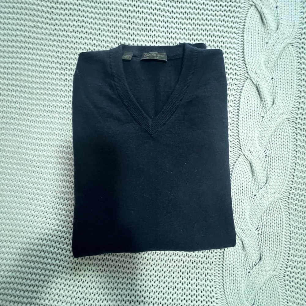 Saks Fifth Avenue
COLLECTION Cashmere V-Neck Sweater Size M/M Made in Italy